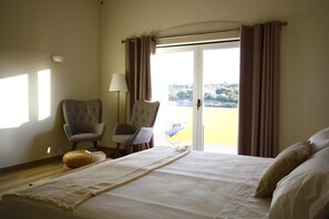 Hypo-allergenic bedding, laptop workspace, blackout drapes - Quinta do Mocho Turismo Rural (Faro)