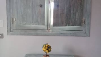 3 bedrooms, desk, soundproofing, free WiFi