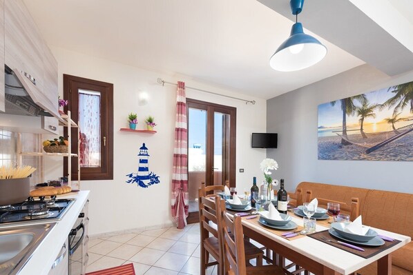 Apartment, 2 Schlafzimmer | Essbereich im Zimmer