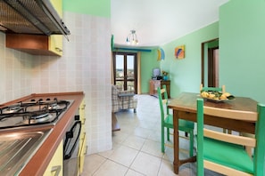 Apartment, 2 Bedrooms | Private kitchen