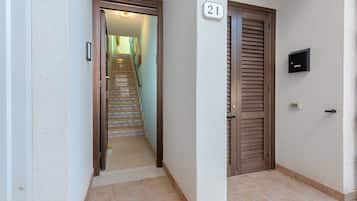 Pintu masuk hartanah