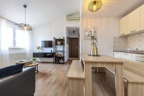 Smart TV, fireplace, video games, books