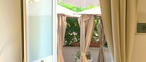 Deluxe Double Room, Garden View (n.3) | Hypo-allergenic bedding, down comforters, memory foam beds, in-room safe