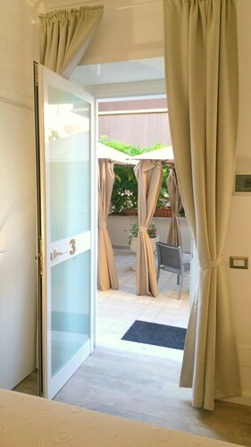 Garden House - Luxury Guest House