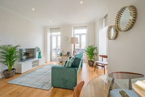 TV, books - Royal Prince Lightful and Charming (Lisboa)