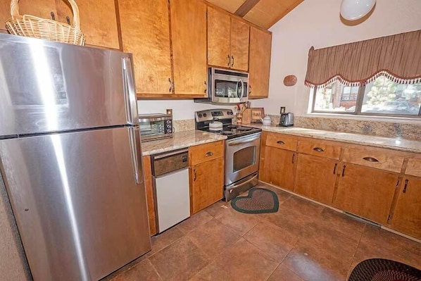 Dishwasher - Ski Home Minutes from Lake and Heavenly - Ski and Summer Monthly Lease Available (South Lake Tahoe)