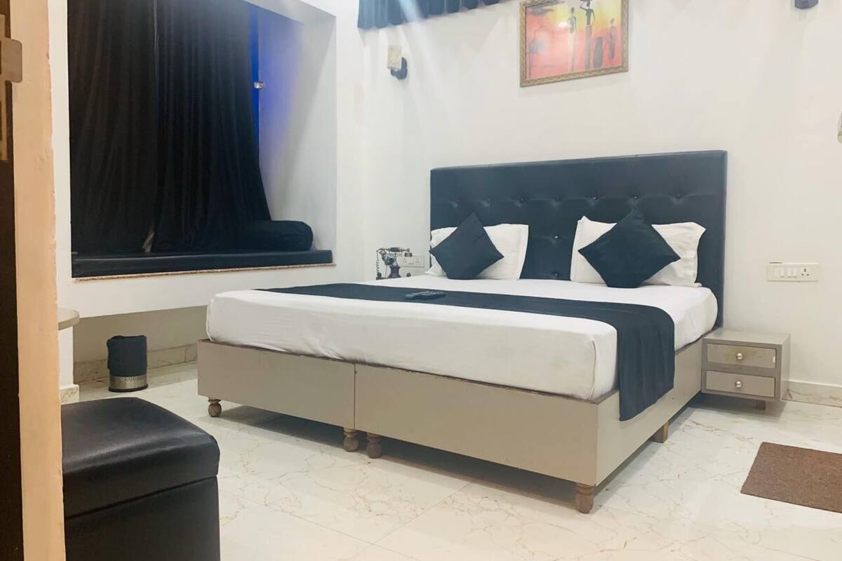 Basic Room | In-room safe, soundproofing, free WiFi