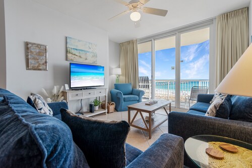 Sandy Toes-Gulf Front Resort w/3 Pools. 2 chair/umbrella set up included!