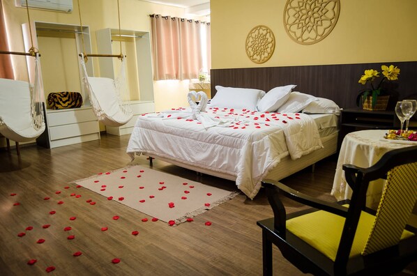 Suite | Minibar, in-room safe, blackout drapes, free WiFi