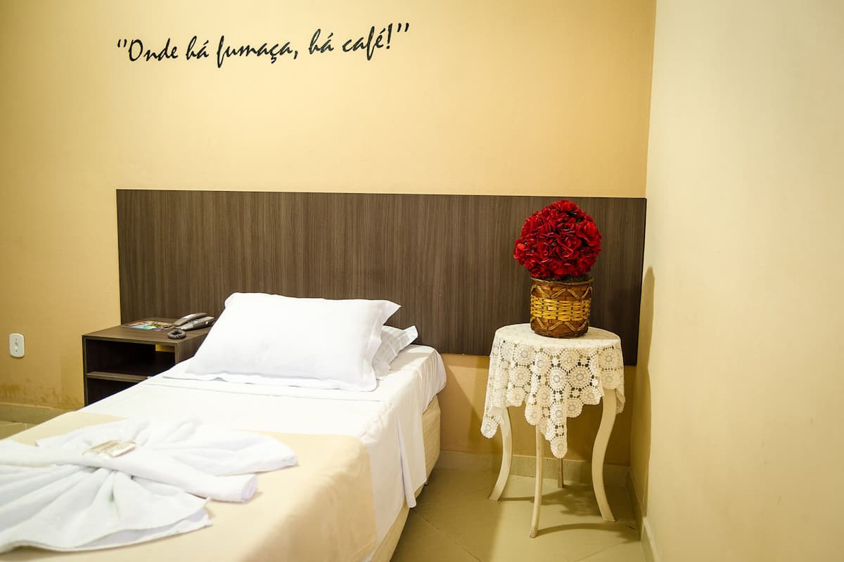 Chambre simple | Minibar, coffre-fort, rideaux d’obscurcissement, accès au Wi-Fi (inclus)