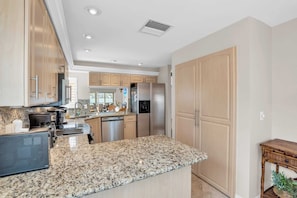 Coffee/tea maker, fridge, microwave, oven - Lake View Villa with a 1 Car Garage, 2 Bedrooms in Lakeside of Naples, Fl (Naples)