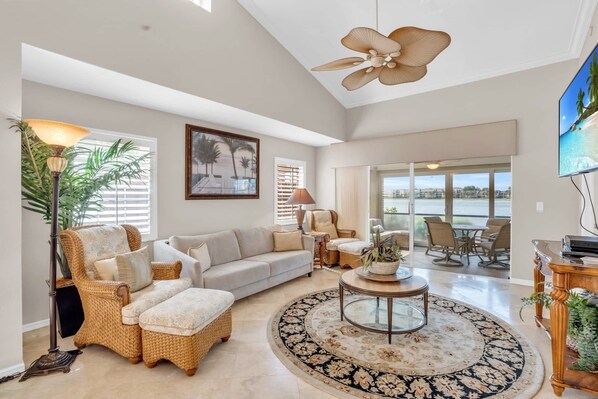 TV, DVD player, offices - Lake View Villa with a 1 Car Garage, 2 Bedrooms in Lakeside of Naples, Fl (Naples)