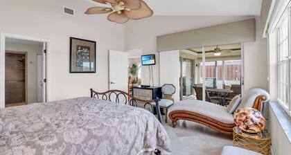 Lake View Villa with a 1 Car Garage, 2 Bedrooms in Lakeside of Naples, Fl