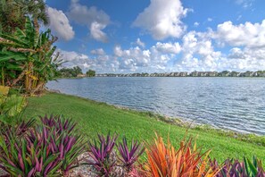 Property grounds - Lake View Villa with a 1 Car Garage, 2 Bedrooms in Lakeside of Naples, Fl (Naples)