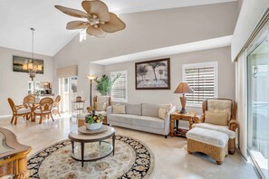 TV, DVD player, offices - Lake View Villa with a 1 Car Garage, 2 Bedrooms in Lakeside of Naples, Fl (Naples)