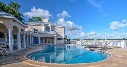 ** Lake View Villa mit einer Garage für 1 Auto, 2 Schlafzimmer in Lakeside of Naples, Florida **