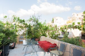 Outdoor dining - Enticing, Cosy, Rooftop Studio Athens Centre! EP9T (Athina)
