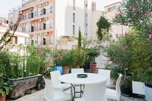 Outdoor dining - Enticing, Cosy, Rooftop Studio Athens Centre! EP9T (Athina)