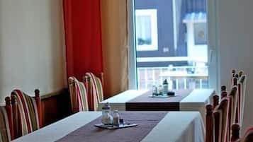 ๋งค์ผ ๋ทํ ์์นจ ์์ฌ(1์ธ๋น EUR 11.9)