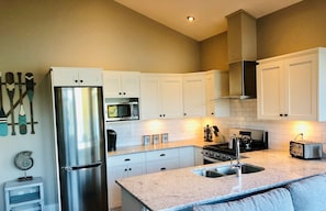Refrigerador, microondas, horno, placa de cocina