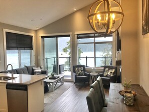 Smart TV, fireplace, Netflix, streaming services