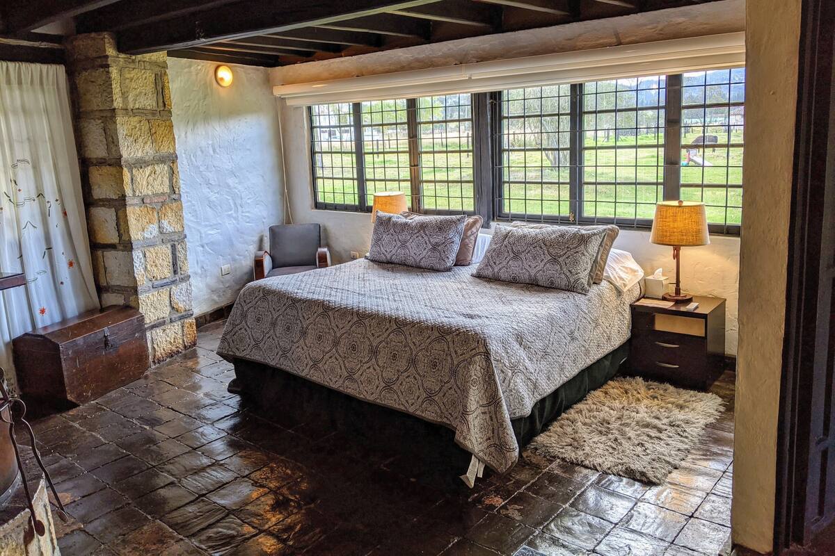Elite Room, 1 King Bed, Fireplace (Recuerdo) | Bed sheets