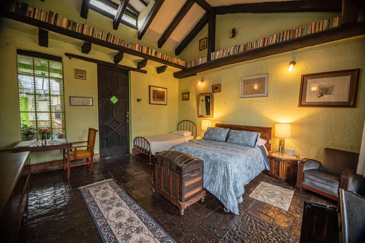 Triple Room, Fireplace, Mountain View (Biblioteca) | Bed sheets