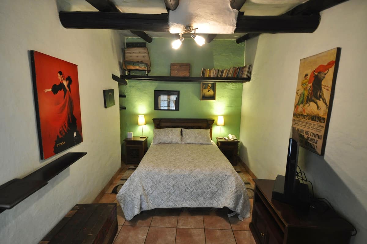 Doppelzimmer, 1 Doppelbett, Kamin, Gartenblick (Desvan) | 1 Schlafzimmer, Bettwäsche