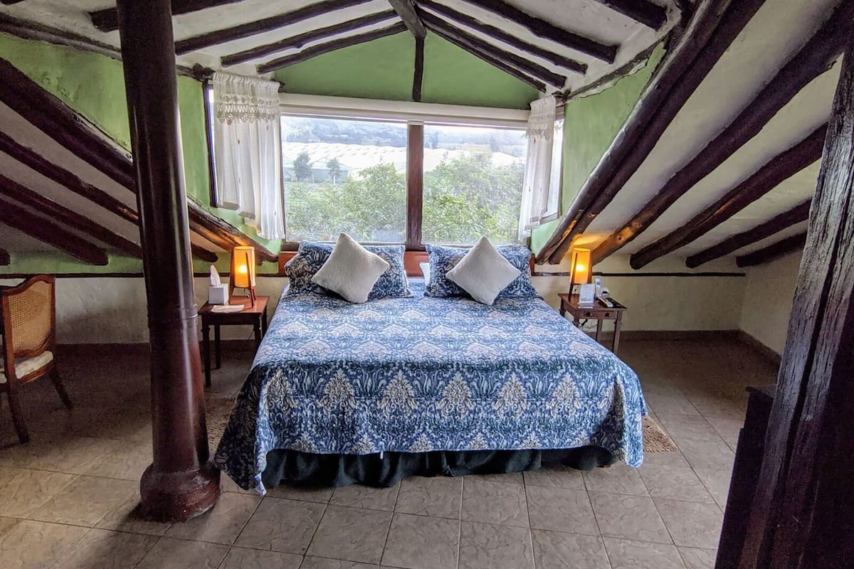 Deluxe Double Room, 1 King Bed, Fireplace (Altillo) | Bed sheets