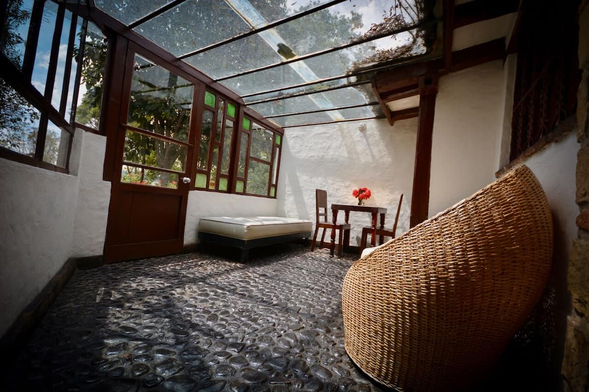 Vierbettzimmer, Mehrere Betten, Terrasse (Santa Maria) | 1 Schlafzimmer, Bettwäsche