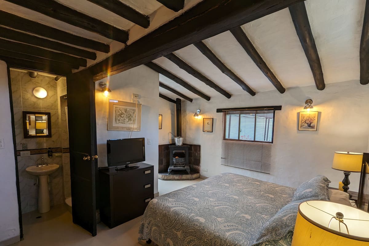 Elite-Zimmer, Terrasse, Bergblick (Tesoro) | 1 Schlafzimmer, Bettwäsche