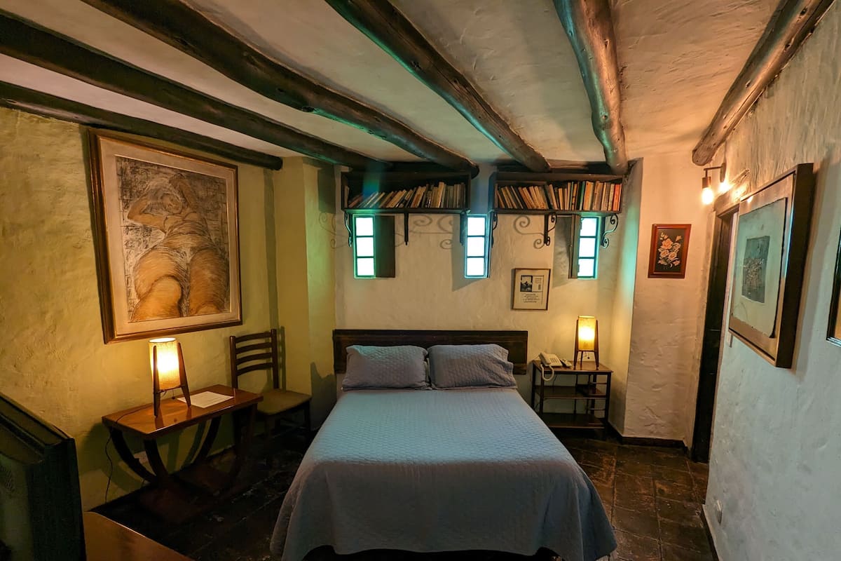 Standard Room, 1 Double Bed, Fireplace (Refugio) | Bed sheets