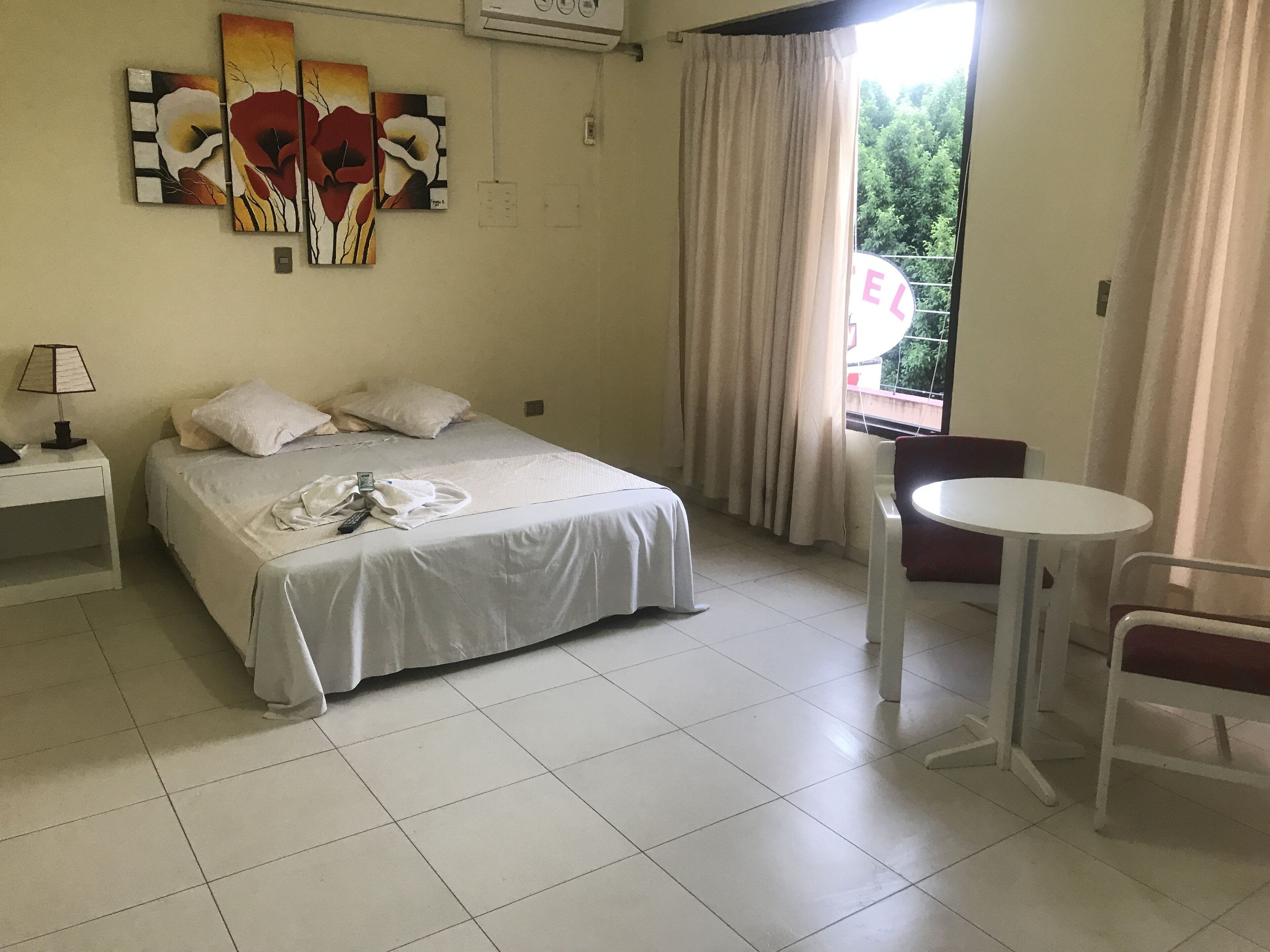 basic double room, 1 queen bed | in-room safe, free wifi, bed sheets