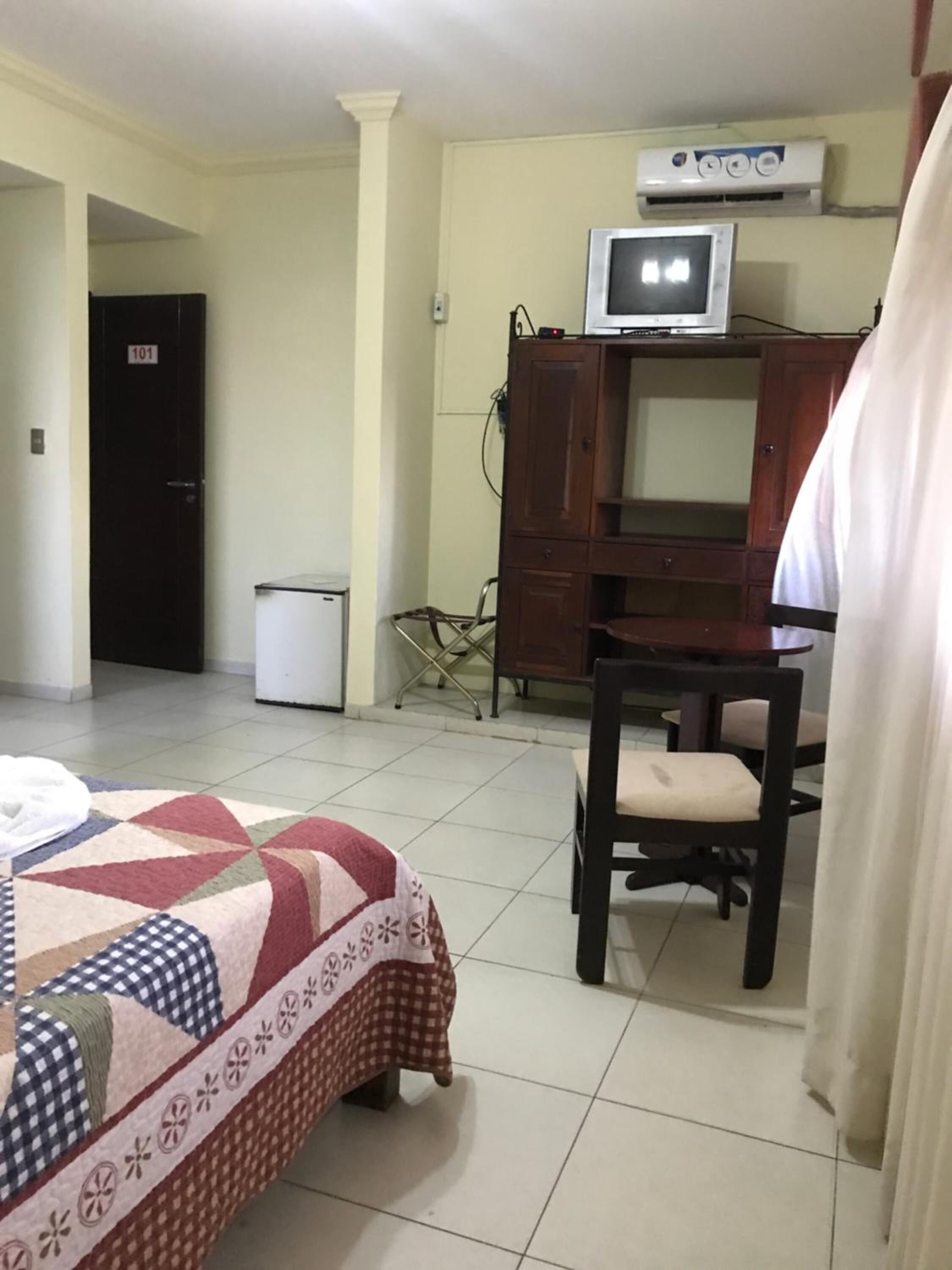 in-room safe, free wifi, bed sheets