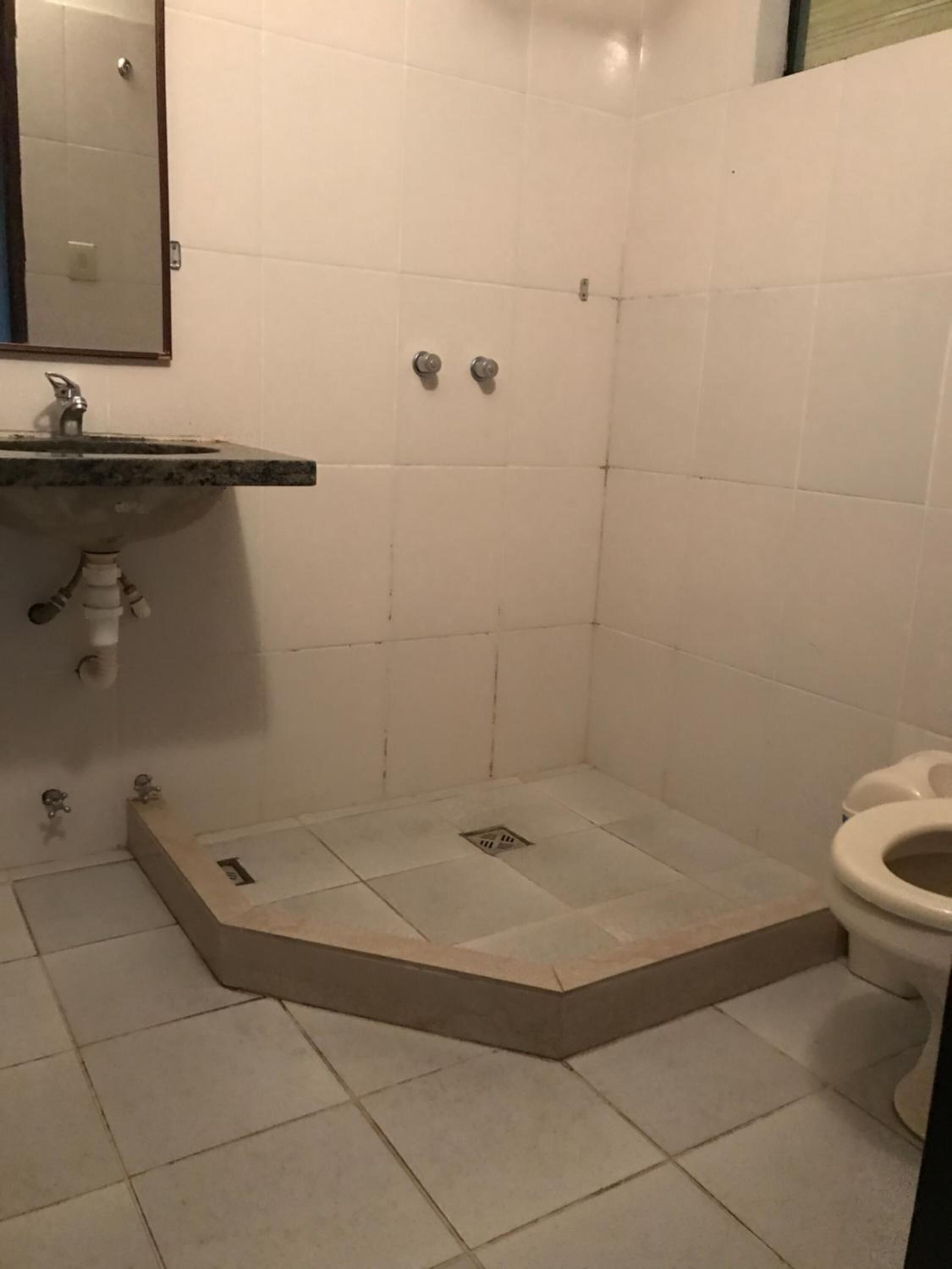 shower, towels, soap, shampoo