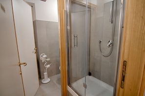 Apartment, Private Bathroom, City View (Rinidia Roma Centro) | Bathroom