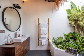Bathtub