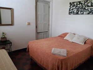 Basic Room, 1 Double Bed | Bed sheets, wheelchair access