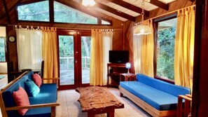 TV - The Mango House 2+2 Tree House A/C 2 Large Decks STEPS 2 The BEACH (Sandy Bay)