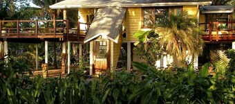 The Mango House 2+2 Tree House A/C 2 Large Decks STEPS 2 The BEACH