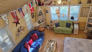 TV connectée, lecteur de DVD, livres