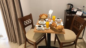 Free daily continental breakfast - Maxim Hotel (Cairo)