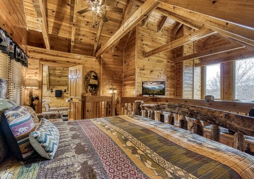 Mountain Memories, 2 bed / 2bath Cabin 1. 5 mi. Parkwayltä Sherwood Forestissa
