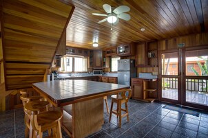 Apartamento Deluxe | Cocina privada | Frigorífico, microondas, cafetera o tetera y tostadora