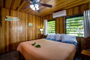 Apartamento Deluxe | Caja fuerte, cortinas opacas, tabla de planchar con plancha