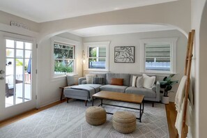 Smart-TV, peis og bøker