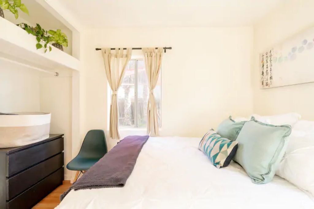 2 bedrooms, iron/ironing board, free WiFi, bed sheets