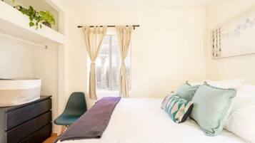 2 bedrooms, iron/ironing board, free WiFi, bed sheets