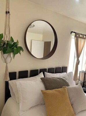 2 bedrooms, iron/ironing board, travel crib, free WiFi