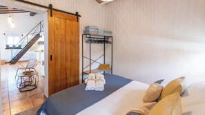 2 makuuhuonetta, silitysrauta/-lauta, vauvan matkasänky, Wi-Fi